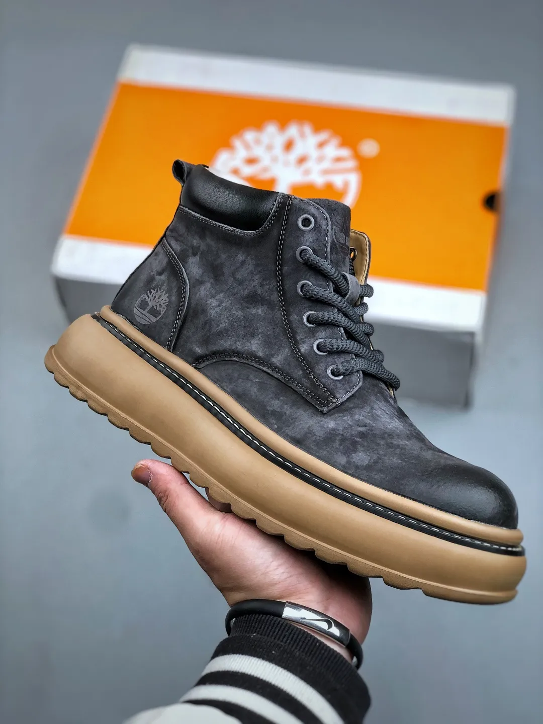 Welfare special offer 💰480 Timberland Timberland new autumn and winter products must-have outdoor casual rhubarb boots series in autumn and winter #Guangdong Dachang quality original box original packaging fashionable and trendy matching The fabric is made of Italian 🇮🇹 top-grade frosted fine-grained cowhide lightweight outsole with anti-odor and anti-corrosion genuine leather latex insoles The outsole and hardware are all made from OEM raw materials Same as the original Goodyear glue process Good products do not kill pigs The quality of the first order is strictly controlled. Exclusively launched on the entire network. The quality is beyond doubt. The whole set is packaged in the same official website to give you a perfect wearing experience. The quality is exquisite and durable. A must-have for sportsmen. Specially designed to handle whether it is handsome or not. High-quality and first-class foot feel. This winter, it is specially used for cold protection and outdoor use. It can be matched casually in daily life. Size: 38-44 (leather shoe size)